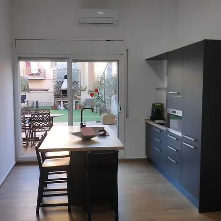 Precioso Con Magnifico Patio. Apartment Sant Feliu de Llobregat
